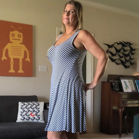 Meet your Posher, Amy - Picture 2 of 9